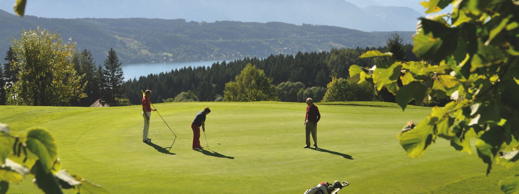 Golfrunde am See