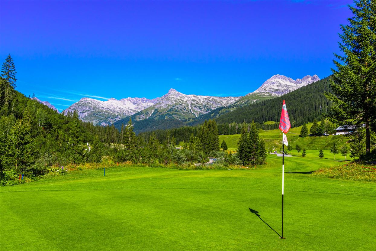GC Lech Arlberg Abschlag Christoph Haid für Golf in Austria.jpg