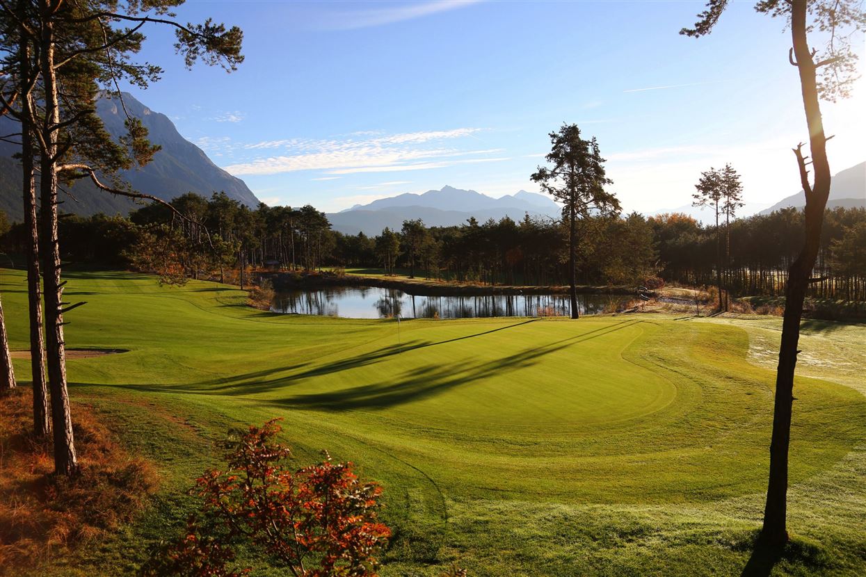 Golfloch Golfplatz Mieming