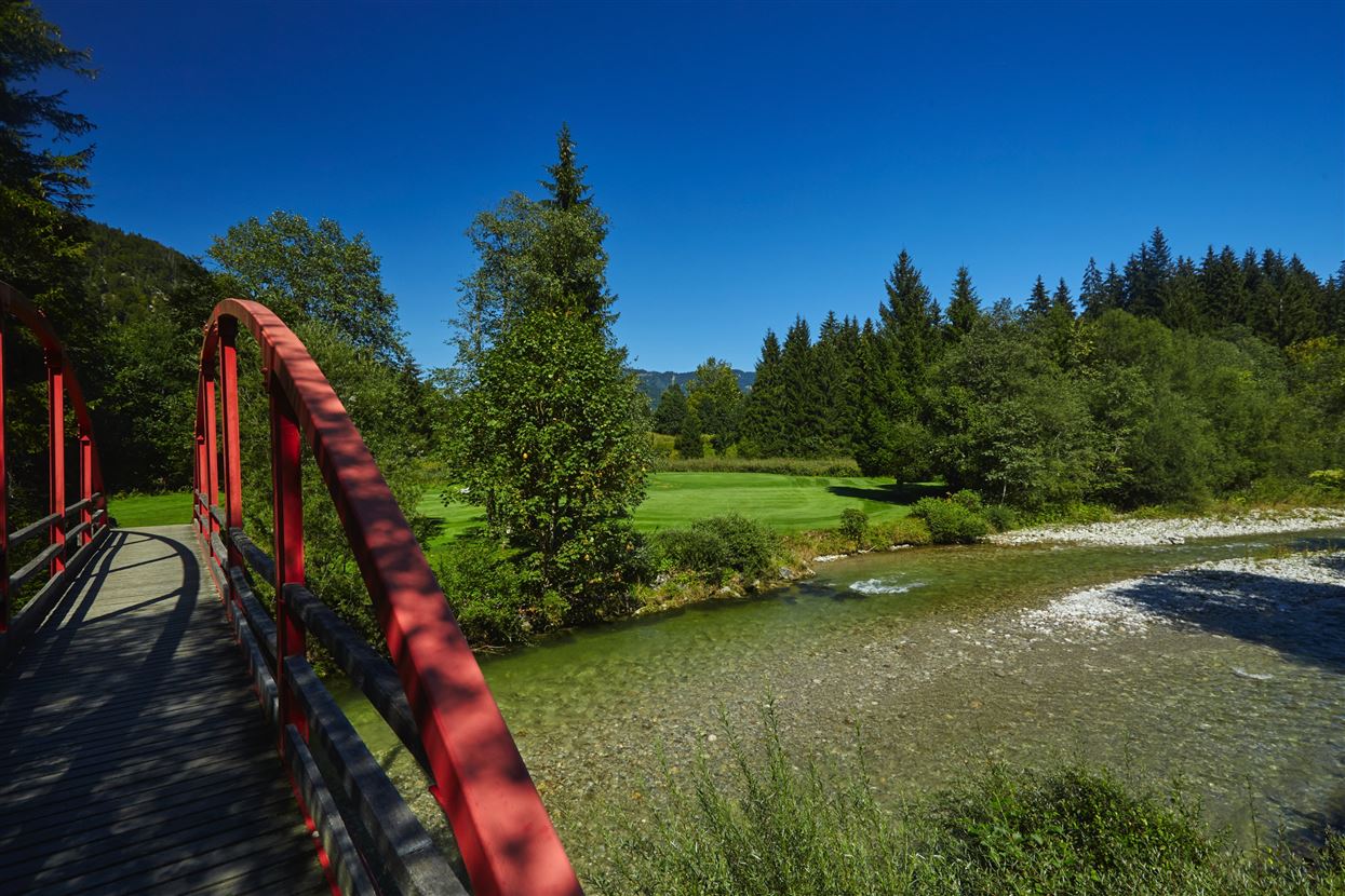 Golfloch mit Brücke