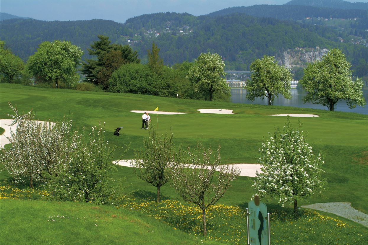 Golfplatz am See