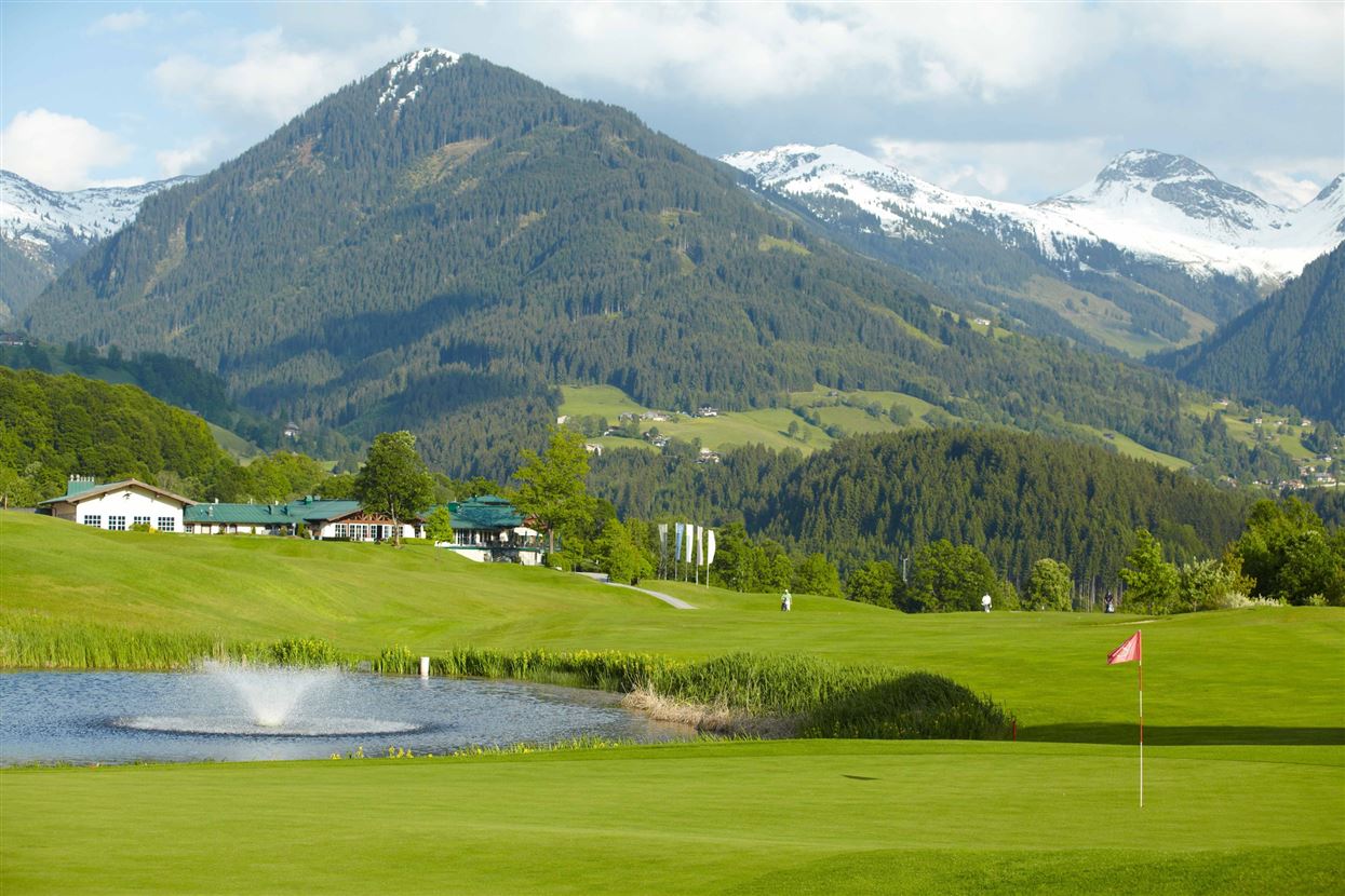 Golfplatz Eichenheim Grün und Clubhaus