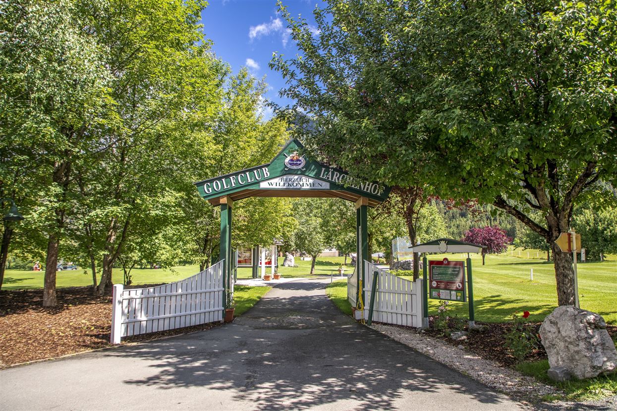 Golfplatz Lärchenhof Einfahrt