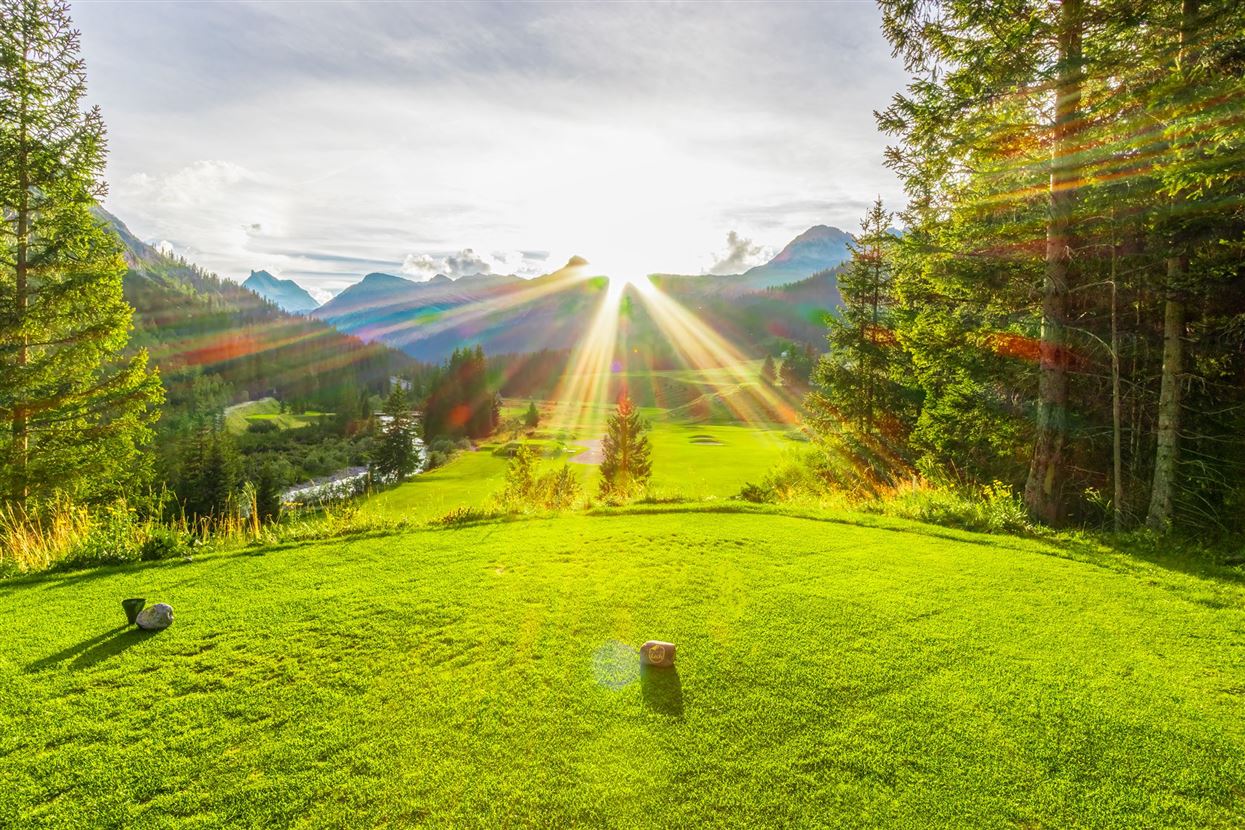 Golfplatz Lech Arlberg für Golf in Austria Sonnenuntergang.jpg