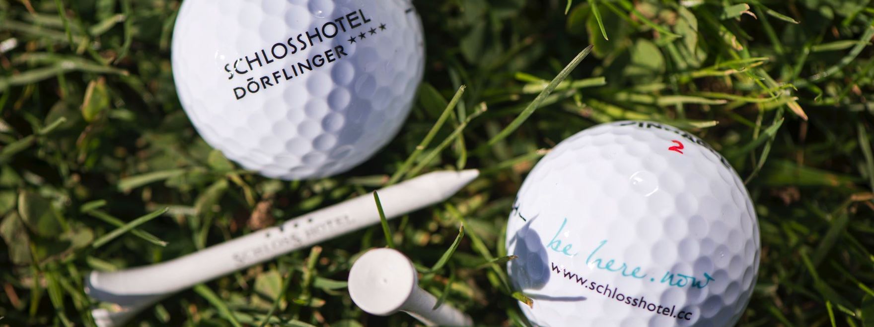 Golfbälle und Tees