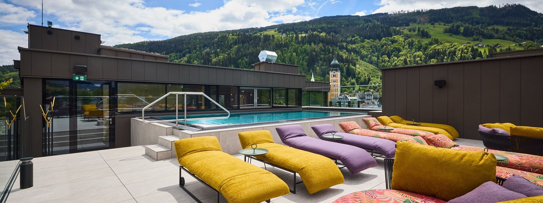 hotel-noa-schladming-rooftop-pool-8-MUWrqFdkiW8I_dWMCZqLlQ.jpg