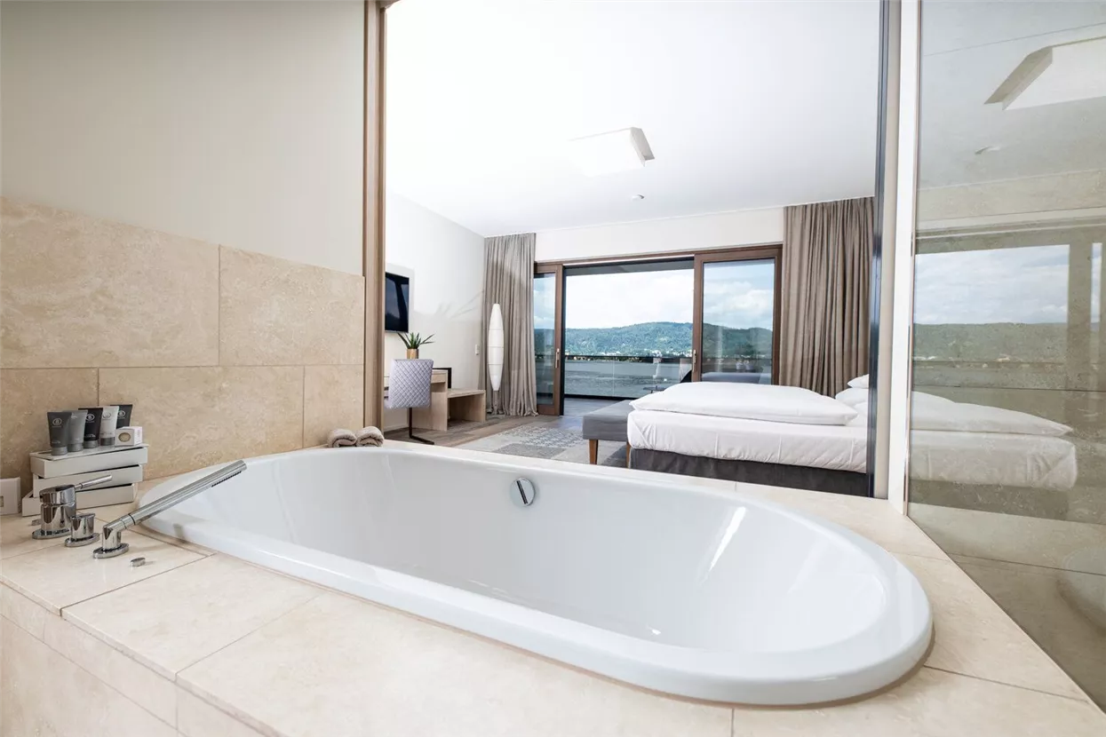 2019+Linde-1000 Villa.jpg