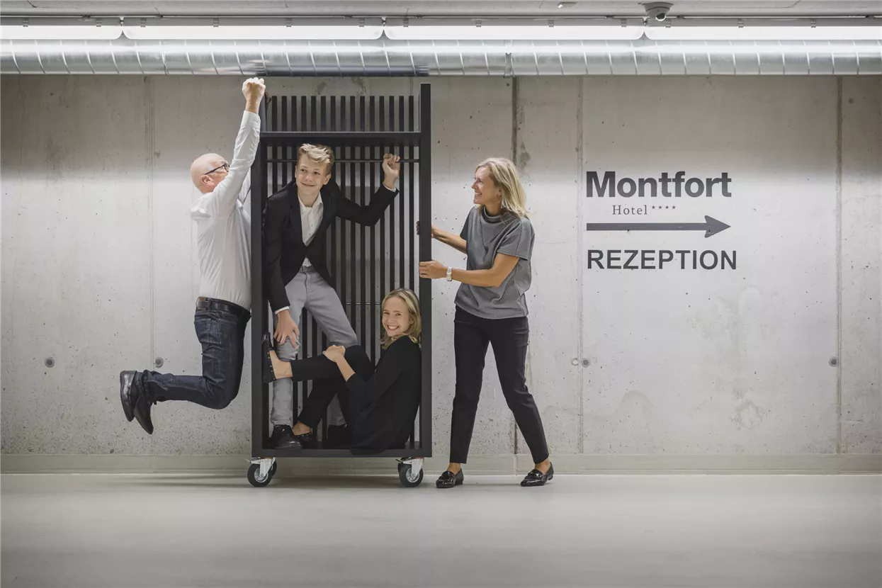 Familie Oberhöller Montfort das Hotel.jpg