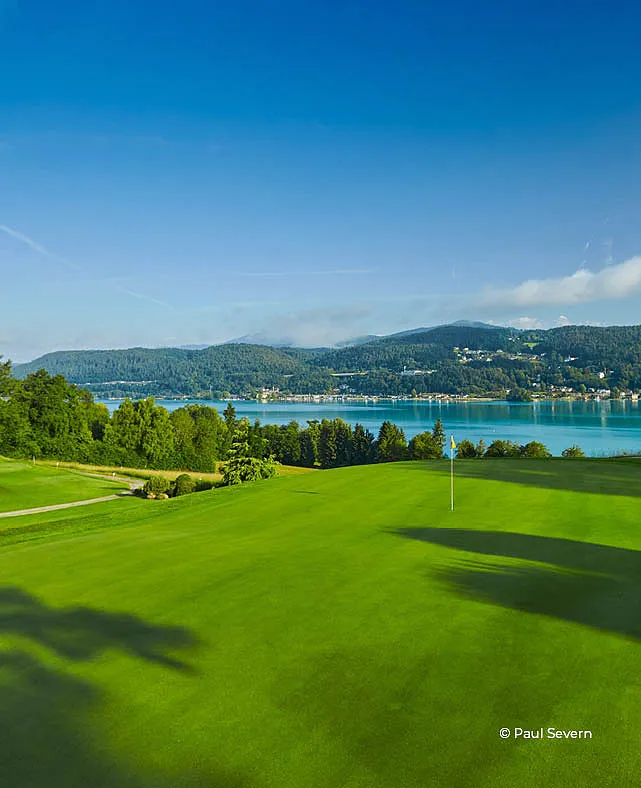 Golf mit Seeblick ang..jpg