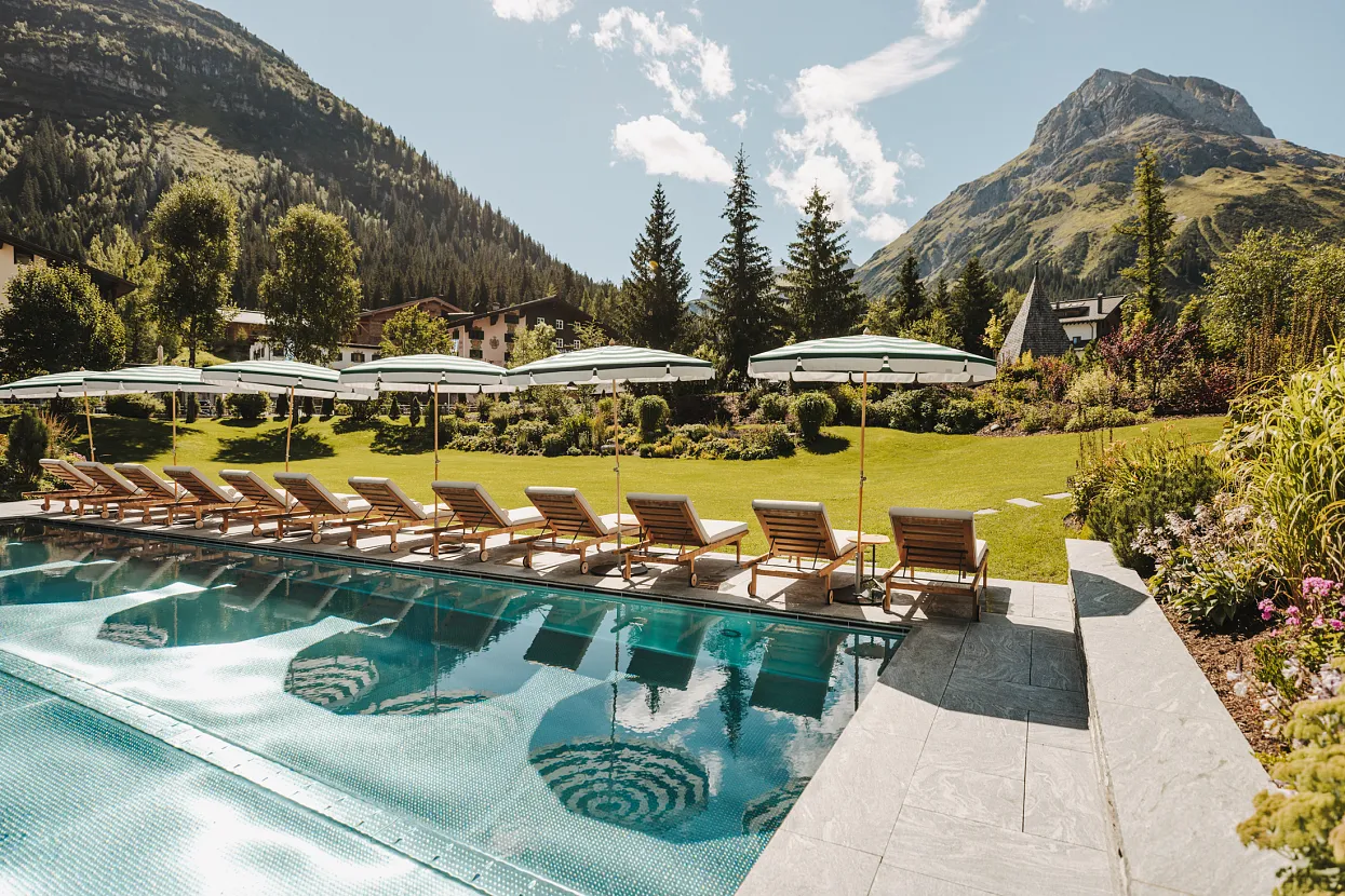 HOTEL-ARLBERG_OUTDOOR-POOL_230901-033_A-Lamprecht.jpg
