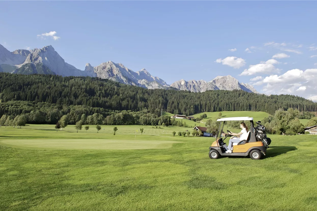 Hotel Krallerhof golf Urslautal.jpg