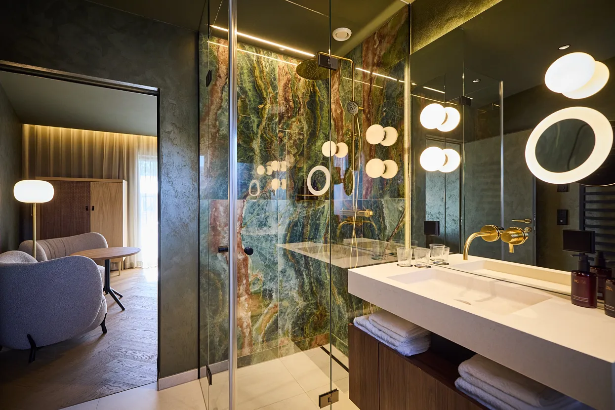 hotel-noa-schladming-zimmer-bad.webp