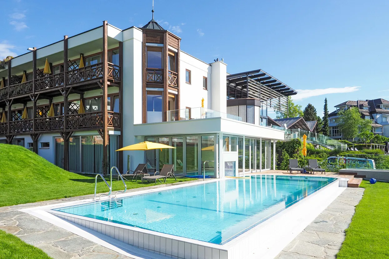 Pool_Outdoor_5140297.webp