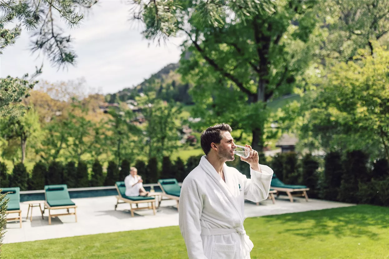 tn_taube_sommer_pool_24_danielzangerl _007 Kopie.jpg