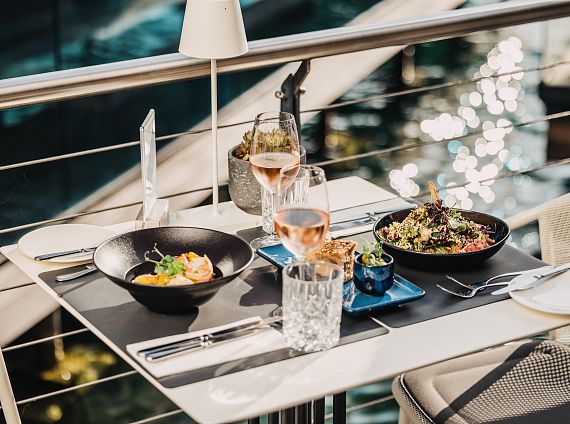 c_Seehotel Dr. Jilly_Jilly Beach_Kulinarik_am_See.jpg