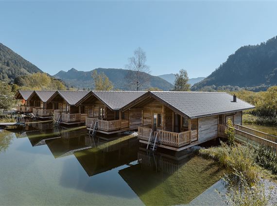 Chalets mit Teich