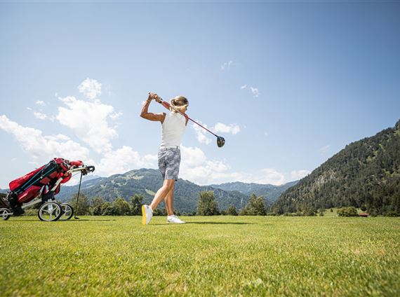 Golf in Erpfendorf (c) Mirja Geh (3).jpg