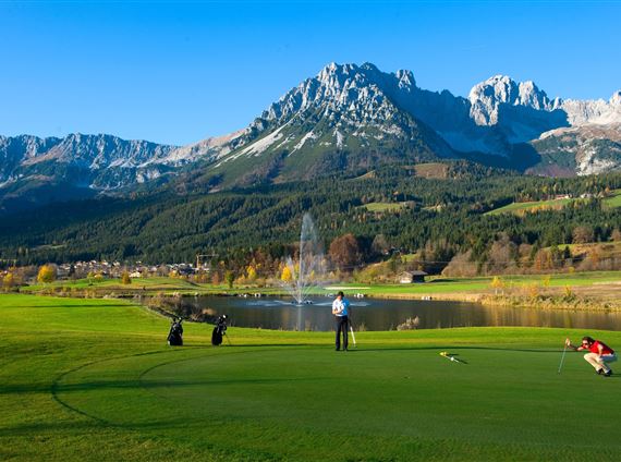Golfgrün mit Wildem Kaiser