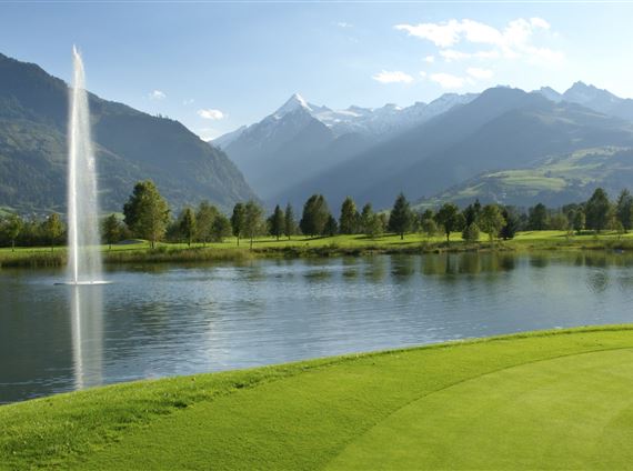 Golfplatz Zell am See mit Bergblick