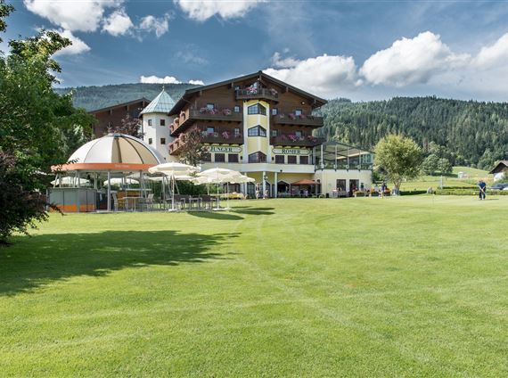 Hotel Junger Römer direkt am Golfplatz.jpg
