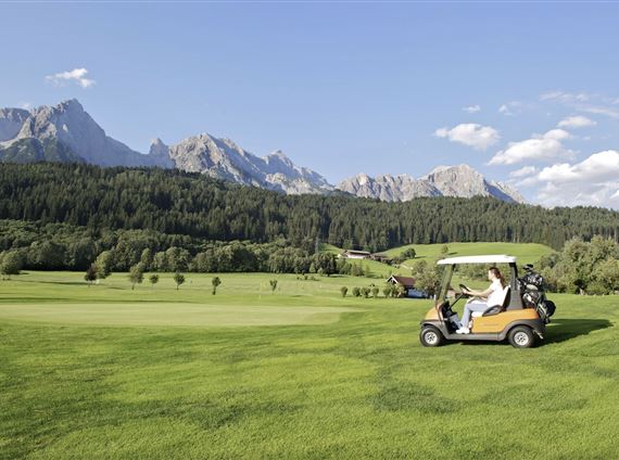 Hotel Krallerhof golf Urslautal.jpg