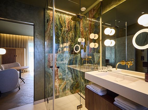 hotel-noa-schladming-zimmer-bad.jpg