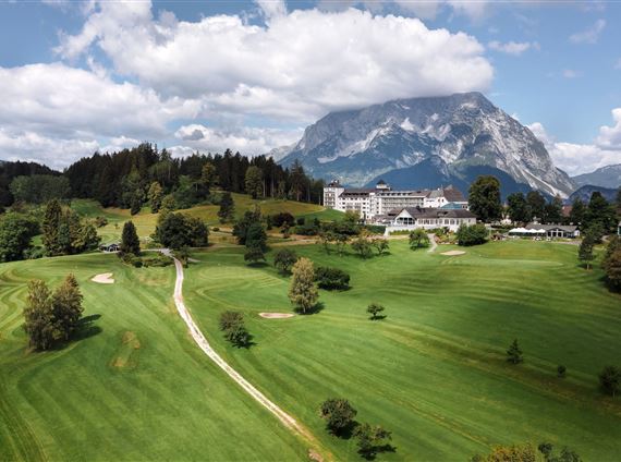 IMLAUER Hotel Schloss Pichlarn_Drohnenaufnahme_c_Richard_Schabetsberger.jpg
