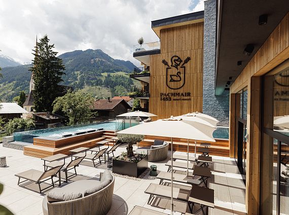 pachmair-1453-pool-mit-sonnenterrasse-1.jpg