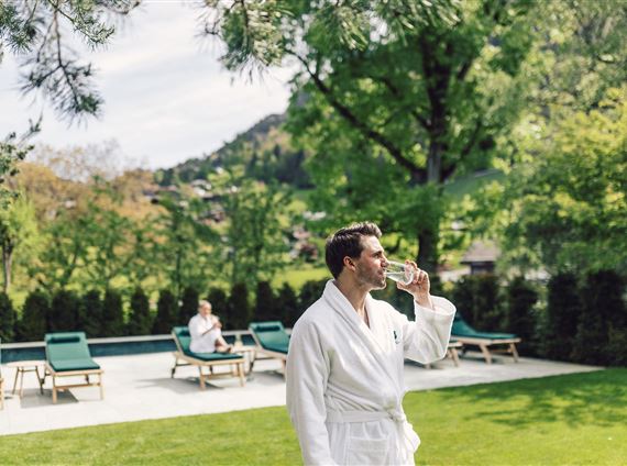 tn_taube_sommer_pool_24_danielzangerl _007 Kopie.jpg