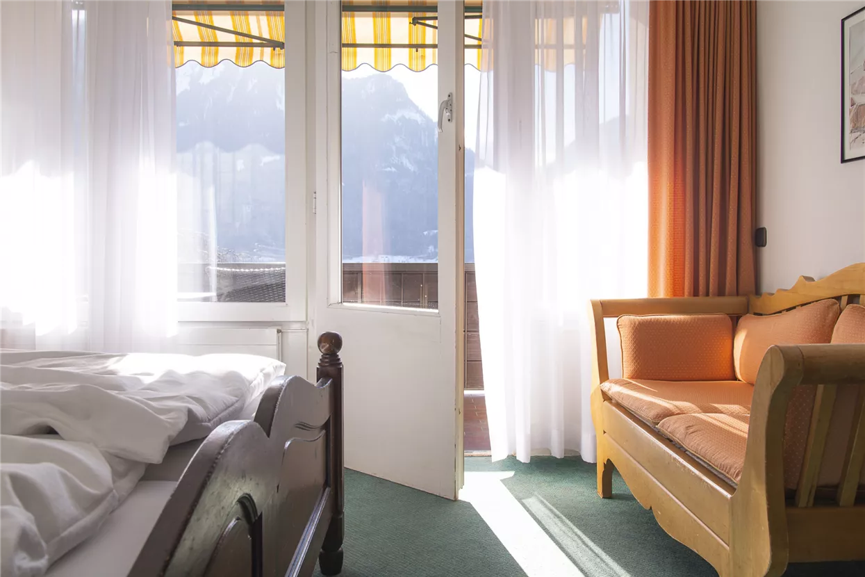 Zimmer mit Balkon
