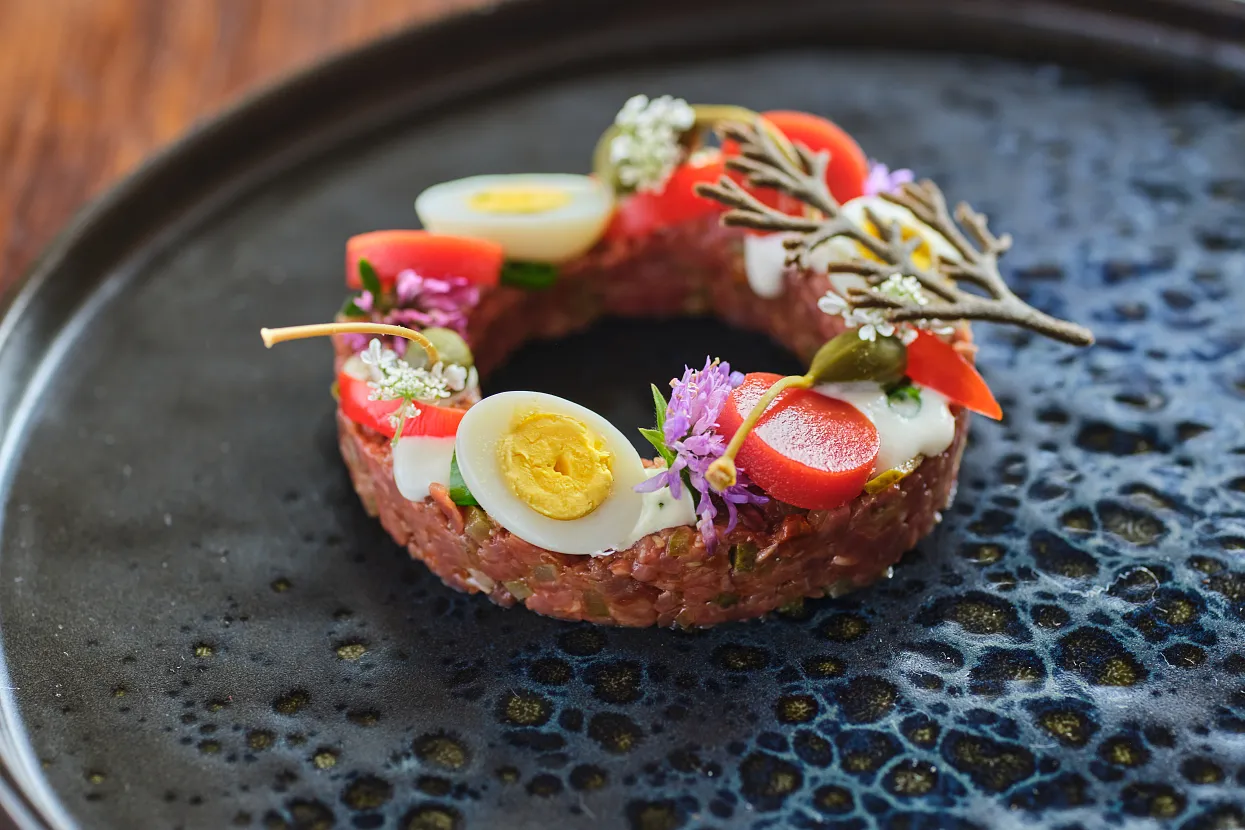 Beef_TarTar_(c)_Arnold_Poeschl_ 2.jpg