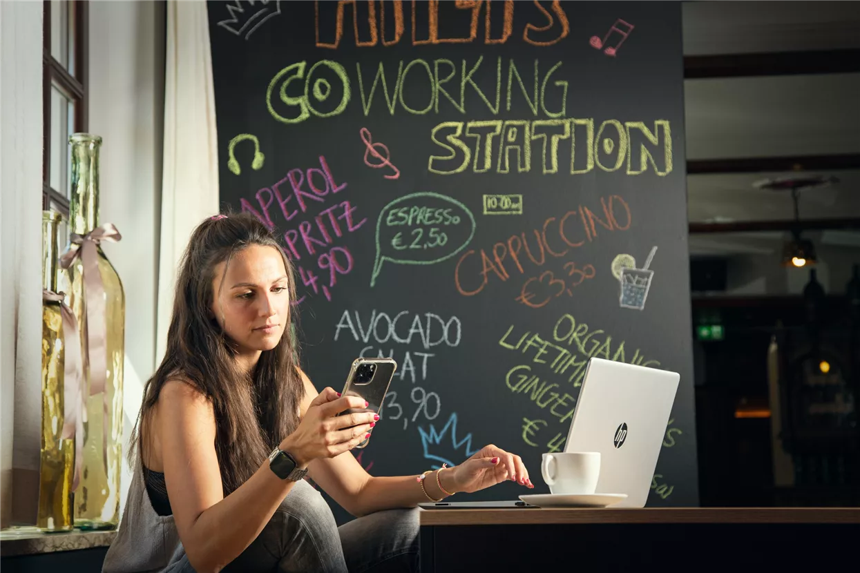 Co-working-station (1).jpg