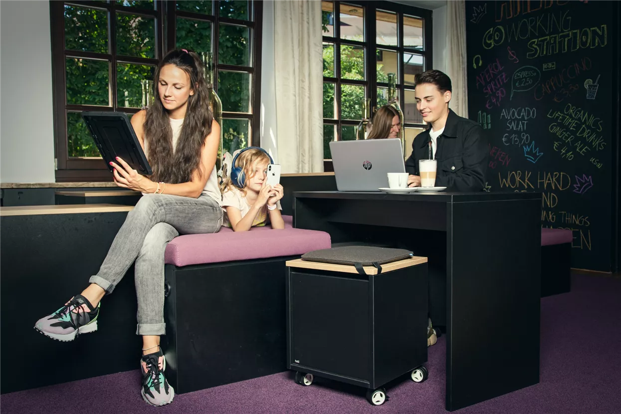 Co-working-station (3).jpg