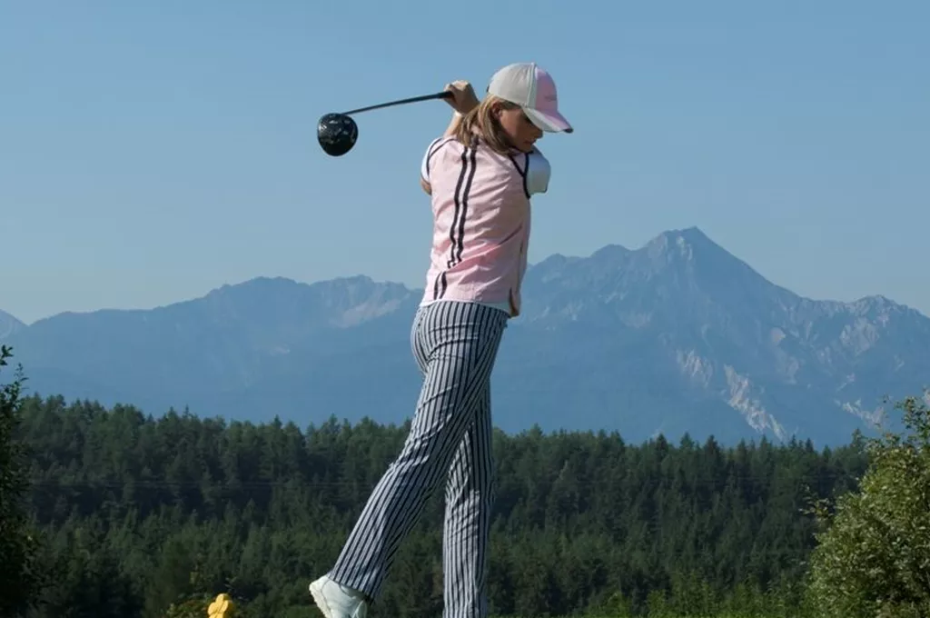 Dame am Golfplatz.jpg