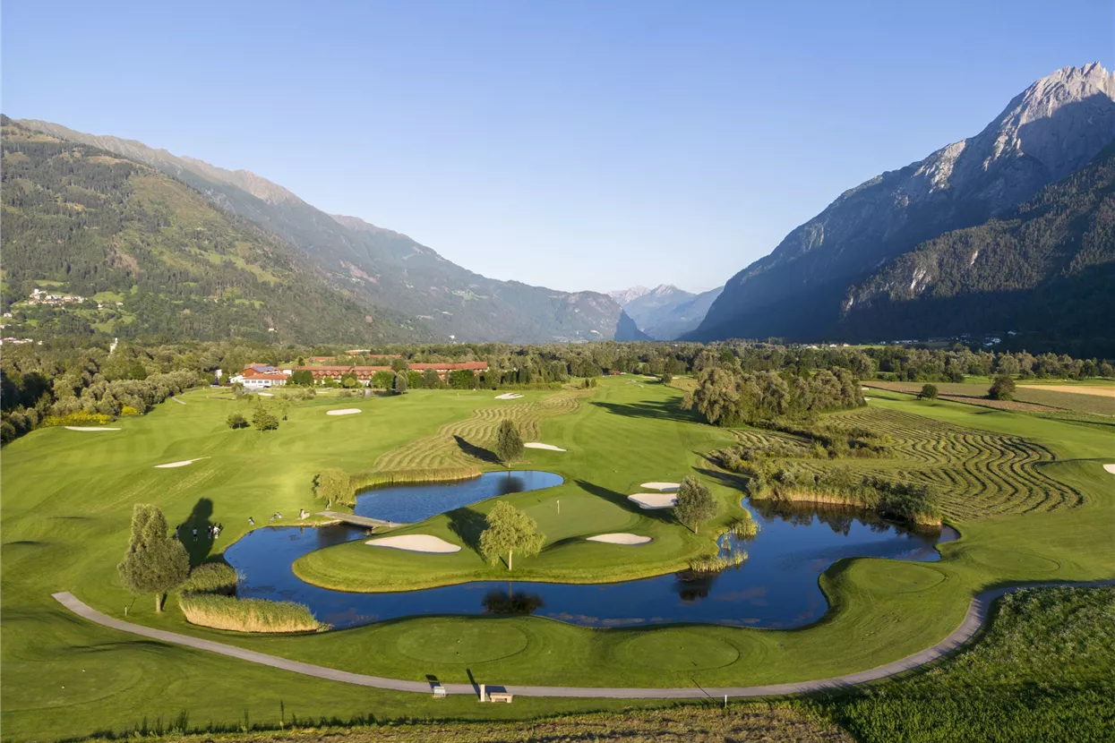 Dolomitengolf-SILBER-Panorama-Loch-1-4.jpg