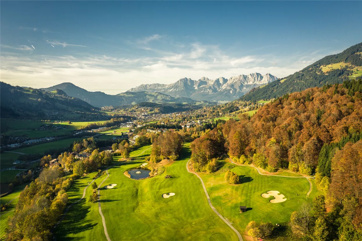 ┬®e3MediaHouse_SophiaEerden_2019_GolfEichenheim_IndianSummer_0006_final_3200px.jpg