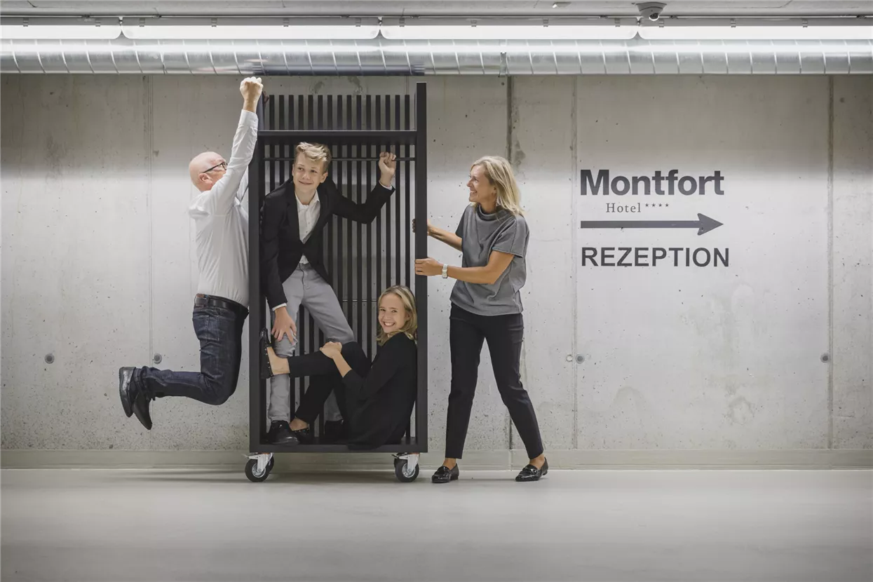 Familie Oberhöller Montfort das Hotel.jpg