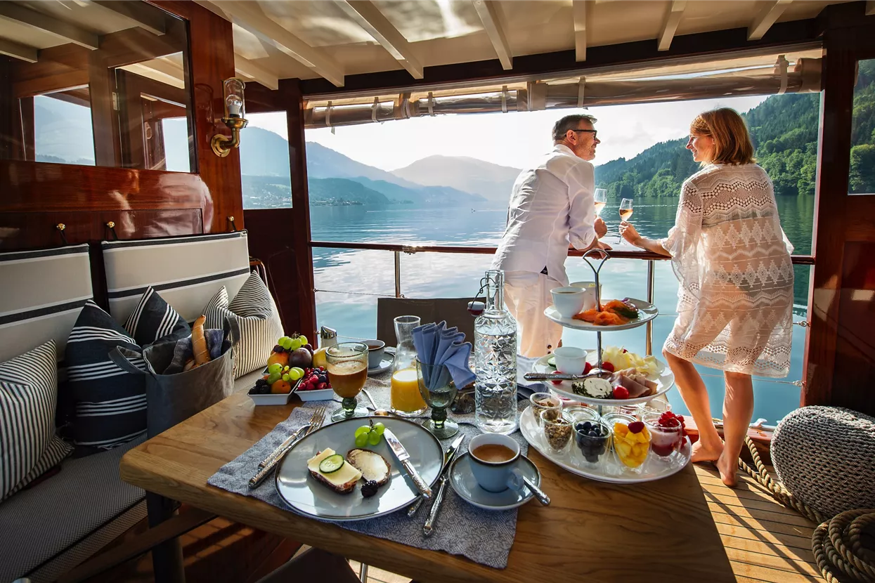 Frühstück am Boot