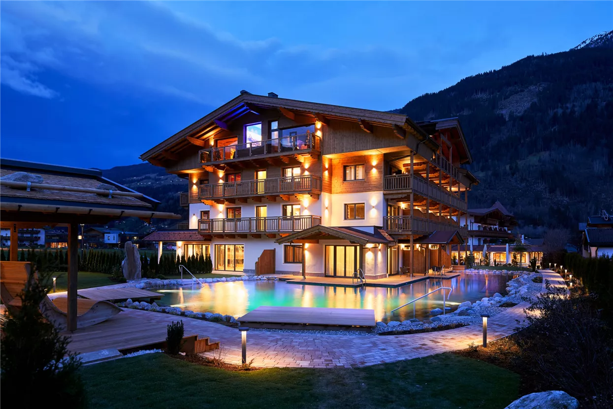Golfhotel Ansicht Nacht