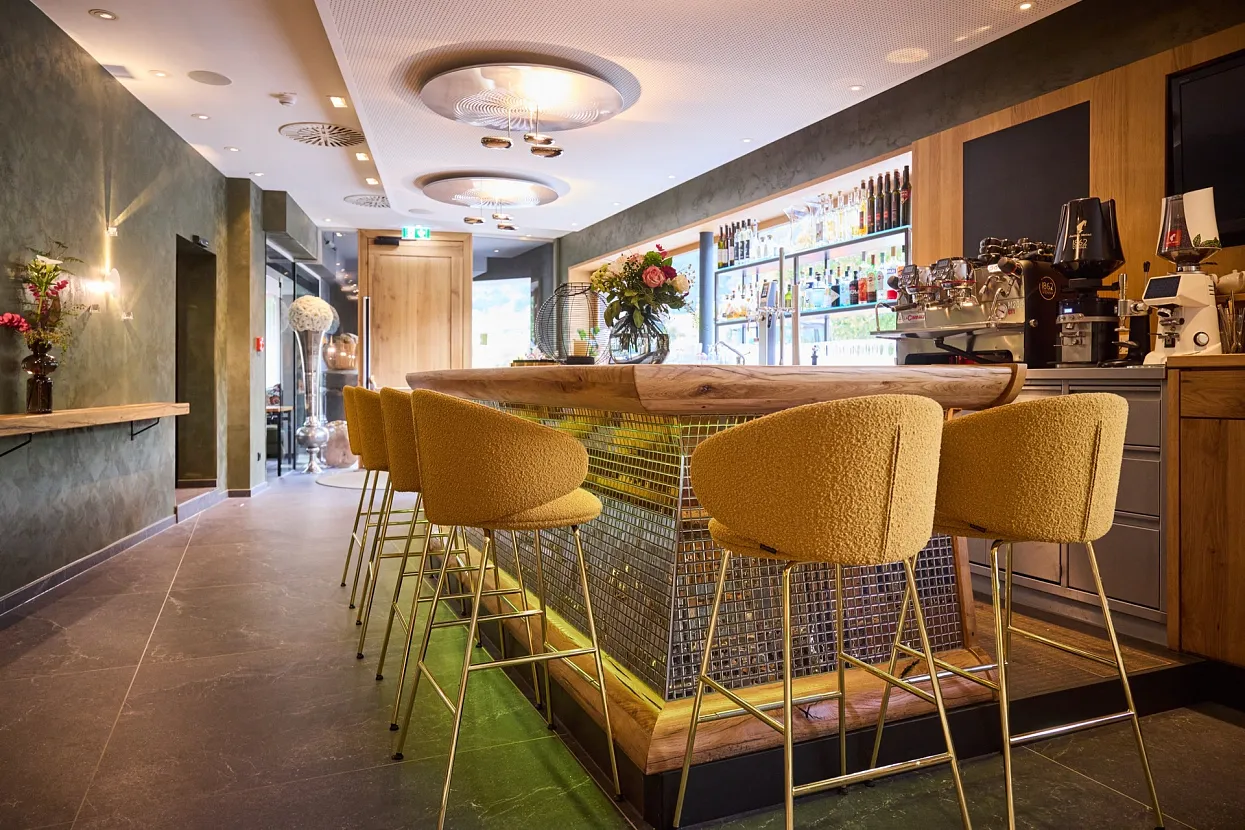 hotel-noa-schladming-bar-3-WjhNIVw72k_S0NMfrjcd9Q.jpg