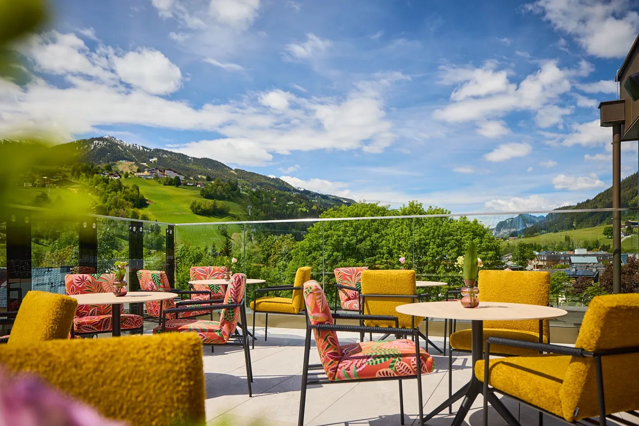 hotel-noa-schladming-skylounge-terrasse-rooftop-5.jpg