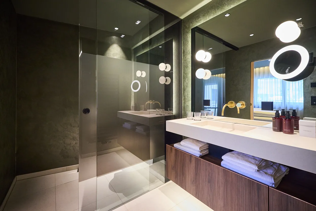 hotel-noa-schladming-suite-badezimmer-3.jpg