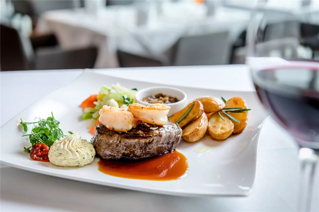 IMLAUER Sky Restaurant - Rinderfiletsteak & gebratene Garnelen_2.jpg