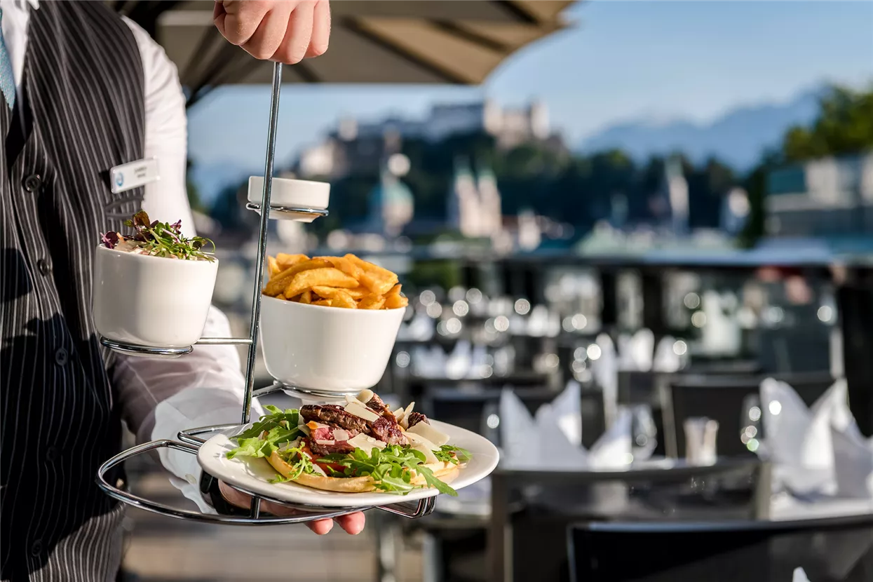 IMLAUER Sky Restaurant - Steaksandwich_1.jpg