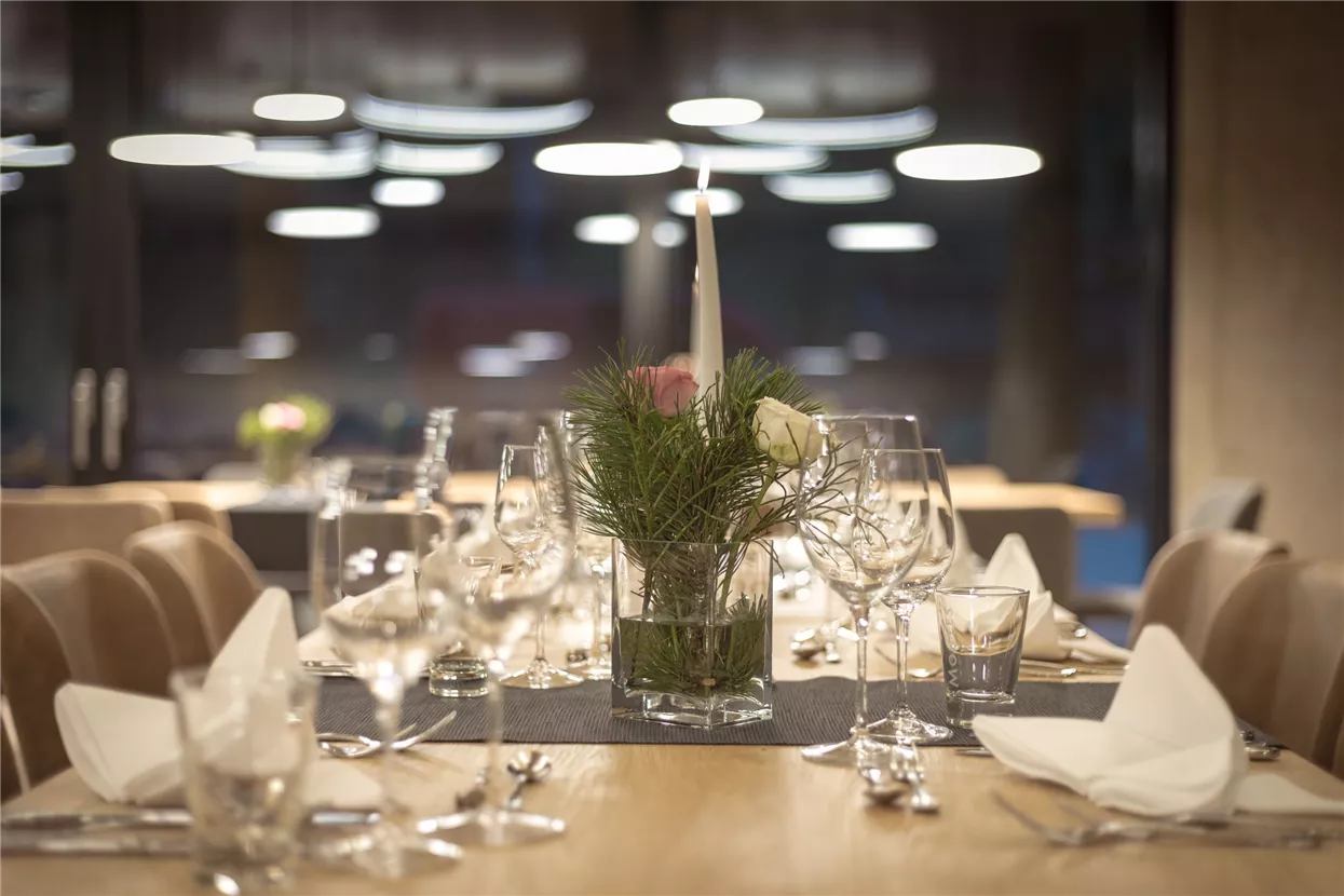 KOSIS Tastingroom&Dinnersclub 2800x1867 024.jpg