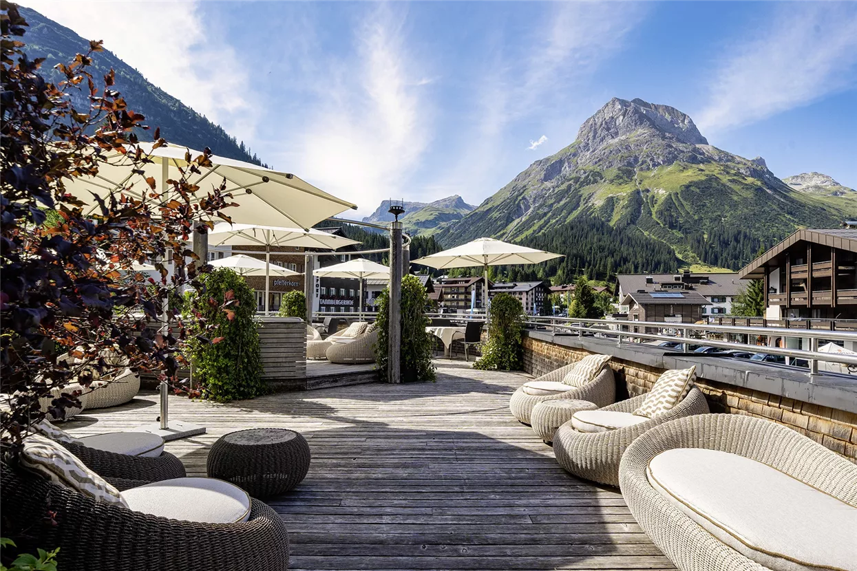 Krone_Lech_Hotel_Sommer_Terrasse_Foto_Herbert_Lehmann.jpg