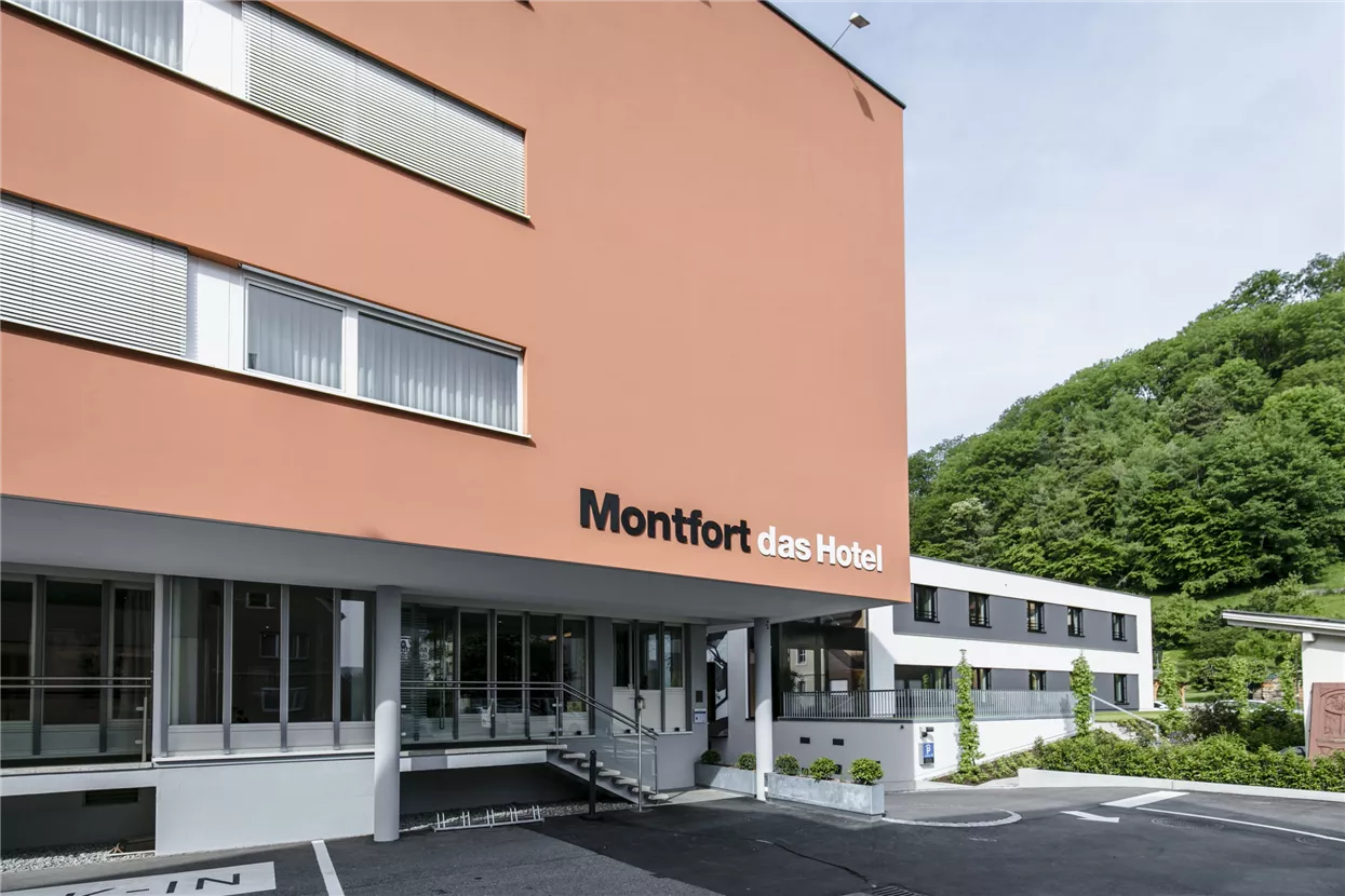 Montfort-das Hotel Außenansicht.jpg