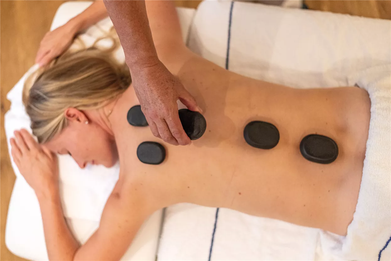 Hot Stone Massage©rotwild