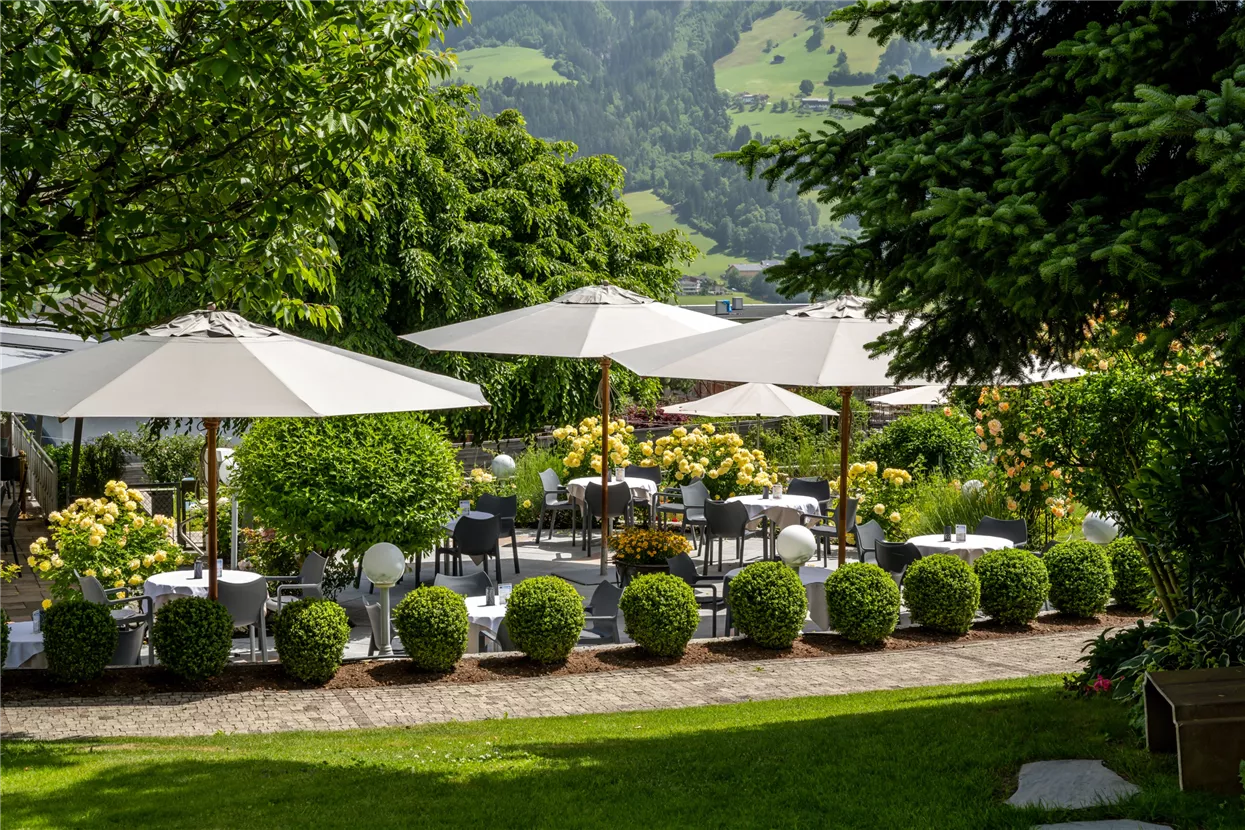 Terrasse Gartenhotel Crystal