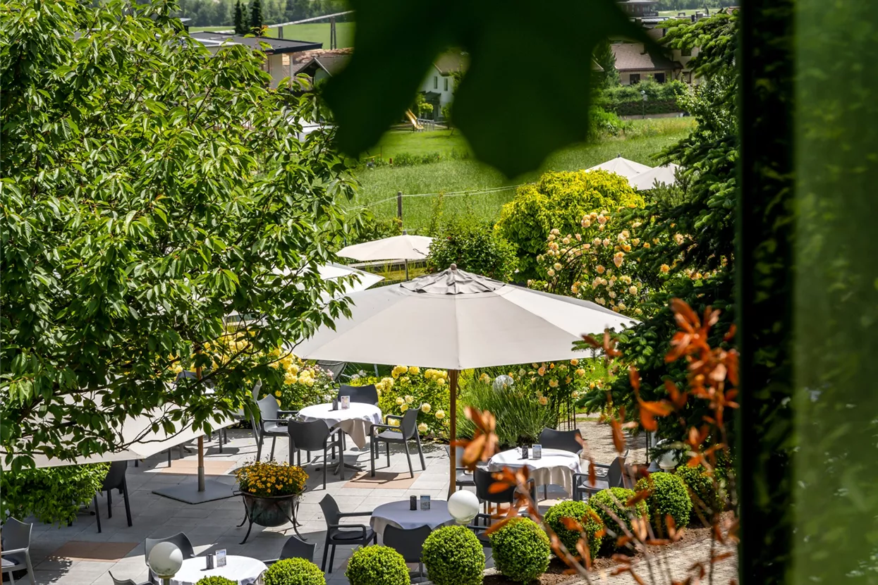 Terrasse mit Garten